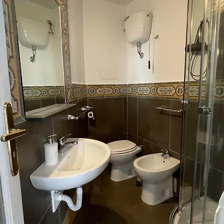 Donnafrancaflorio Guest house *
