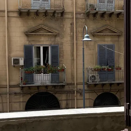 Donnafrancaflorio Guest house *