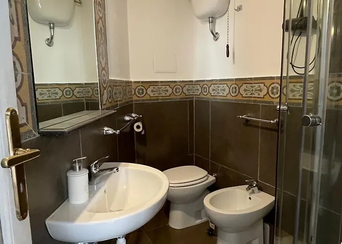 Donnafrancaflorio Affittacamere 4*